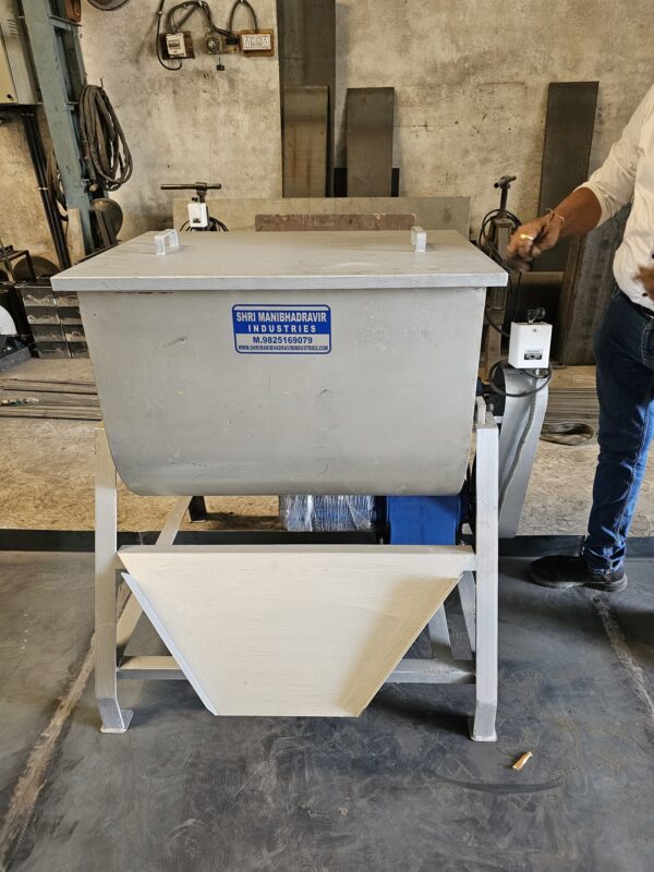 RIBBON BLENDER MACHINE